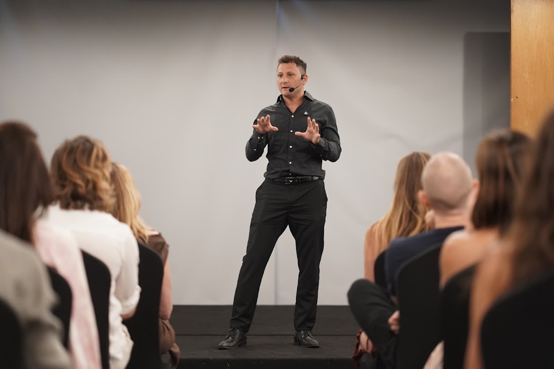 Joe Che speaking on stage